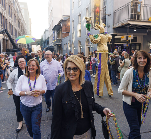 HealthLeaders Exchange attendees enjoying a festive New Orleans street celebration